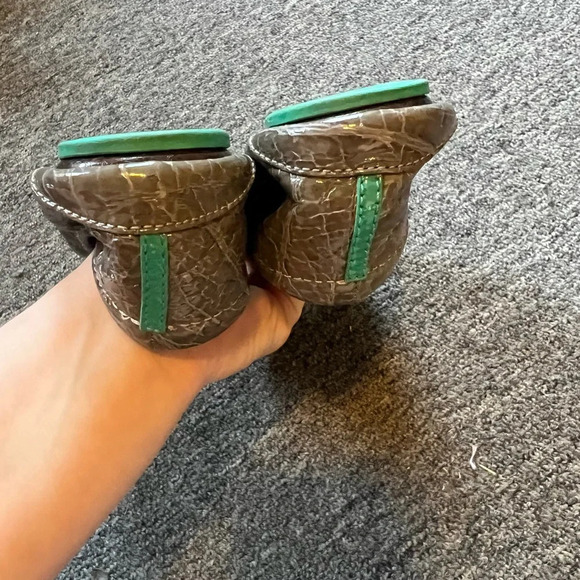 Tieks Grey Crocodile Print Flats, size 7 - Picture 6 of 6